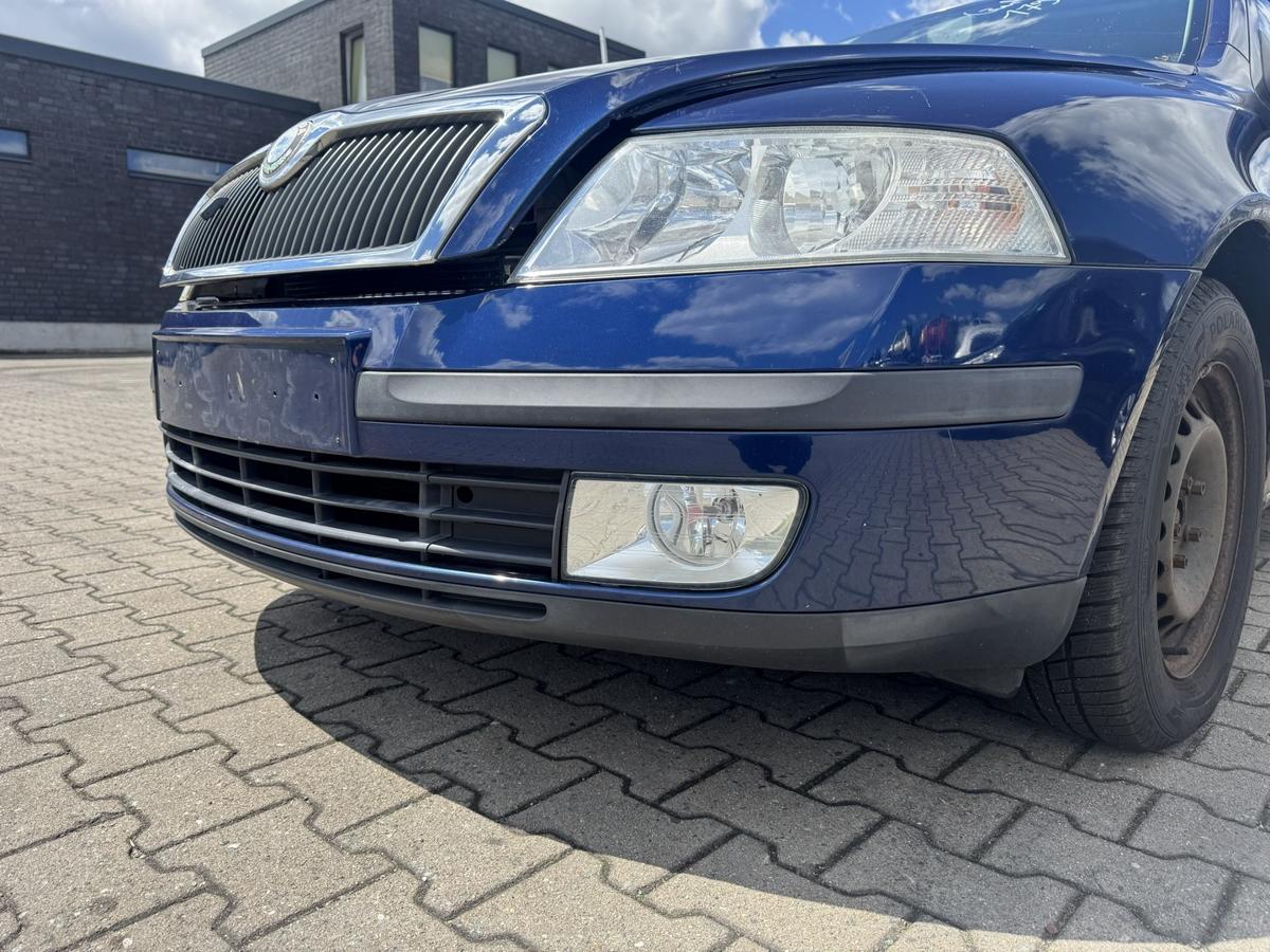 Skoda Octavia 2 1Z original Stossf&auml;nger Sto&szlig;stange vorne mit Nebelscheinwerfern LF5Q Stormblau Metallic Bj.2008